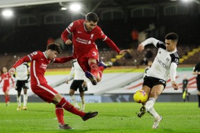 开云体育app-利物浦主场迎战硬仗，球队备战有序()