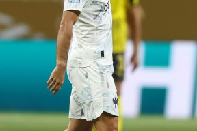 开云体育-多特蒙德客场失利，欧冠资格岌岌可危()