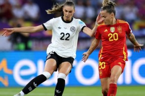 开云网页版-最新足球资讯：女子赛事中的惊险一幕！()