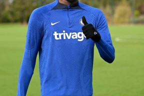 切尔西前锋入选国家队名单，球队士气大增()